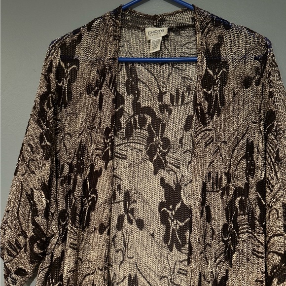 Chico's Black and Cream‎ Boxy Blouse with Elbow-Length Sleeves - Picture 3 of 6